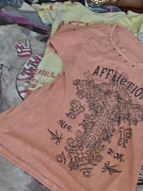 Like New ! Affliction Feather Tee Bundle Sz S/M Buckle